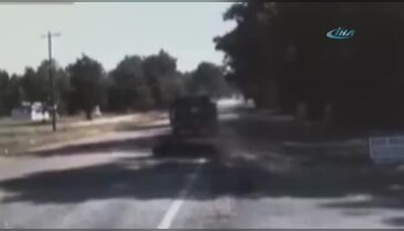 Kadın sürücü polisi sürükleyerek kaçtı