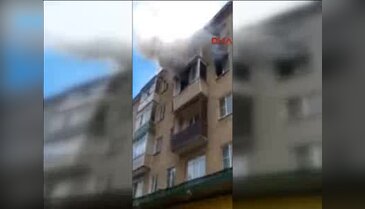 Yanan binada mahsur kalan aile 'branda' ile böyle kurtarıldı