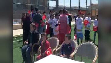Elazığ'da engelliler vali ile futbol oynadı