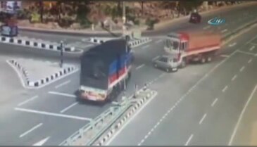 Kamyonların arasında kaldı: 5 ölü