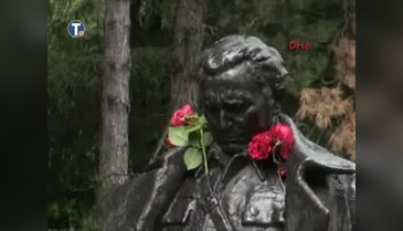 Eski Yugoslavya Lideri Mareşal Tito doğum gününde mezarı başında anıldı