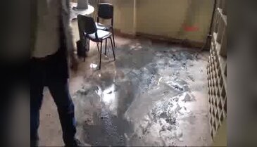 Okulu soyup, müdür yardımcısı odasını ateşe verdiler