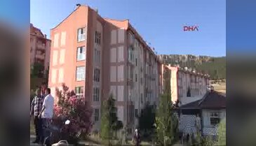 Genç kızın acı sonu: Balkona bağladığı ip koptu, yere çakıldı!