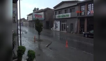 İzmir'de sağanak etkili oldu