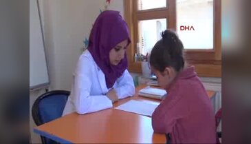 Hayatını 'otistik' kızının eğitimine adadı