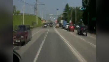 Kamyonun dingili bir anda fırladı