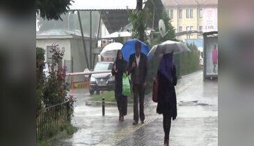Bursa'da şiddetli yağmur vatandaşları hazırlıksız yakaladı!