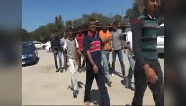 Barınağa dönüştürülen minibüsten 12 mülteci çıktı