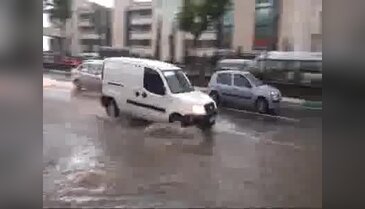 Bursa'da caddeler göle döndü!