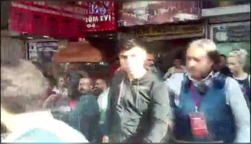 Polise teslim olmamak için kafasına silah dayadı !