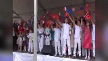 Fransa'da Çocuk Bayramı ve Anneler Günü coşkusu