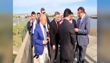Aziz Sancar, çok merak ettiği Kanuni Sultan Süleyman Köprüsü'nü ve çevresindeki tarihi mekanları gezdi.