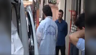 Beyoğlunda bina merdivenlerinde ceset bulundu
