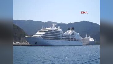 Marmaris'e 2 lüks yolcu gemisi yanaştı