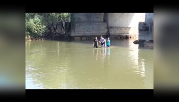 Bursa'da gençler mahsur kaldı! Kapaklar açıldı, su yükseldi...