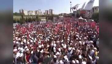 Protesto hakkını kullanan insanlara Fransız polisinin uyguladığı şiddeti kınıyorum - 1