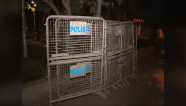 Gezi Parkı'na polis bariyerleri getirildi