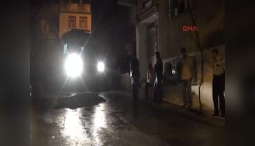 Dengesini kaybeden yaşlı adam üçüncü kattan düştü