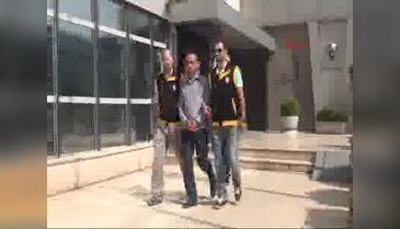 Yan bakma kavgasında 2 kişiyi vurdu