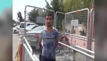Ağlayan kızını çöp kamyonuna attı kız preste ezilmekten son anda kurtarıldı