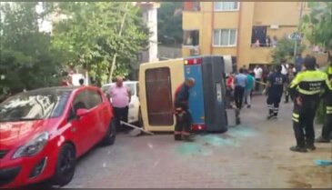 İstanbul'da yolcu minibüsü devrildi: 10 yaralı