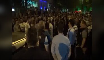 Bayrak yakma iddiası ilçeyi karıştırdı