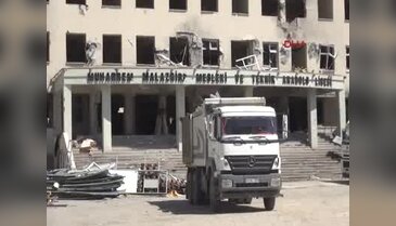 Yüksekova'da yıkım ağır hasarlı liseden başladı