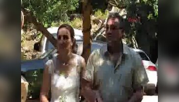 İngiliz damat ve Rus gelin Olimpos'ta evlendi