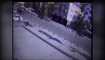 Külçe altın görünümlü çakmakla dolandırdılar