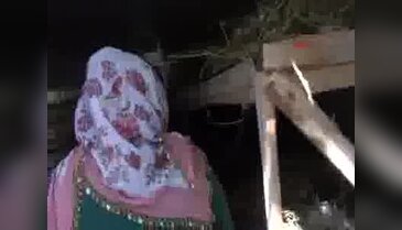 Şanlıurfa Valisi, ipekböceği yetiştiren aileyi ziyaret etti