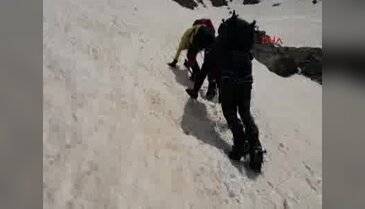 Hakkari'de 3 bin 487 rakımlı Sümbül dağına zorlu tırmanış