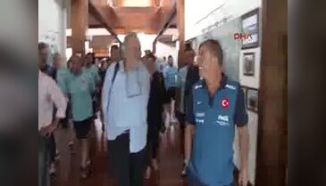 İlber Ortaylı, A Milli Takım kampını ziyaret etti