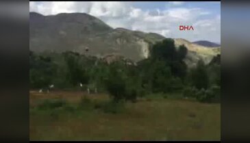 Kayalıklardan düşüp bacağını kıran köylü helikopterle alındı