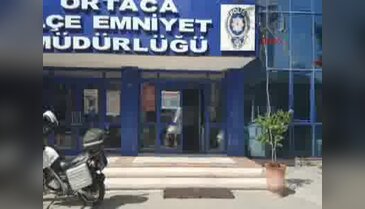 Çalıştıkları mağazanın deposunu soydular