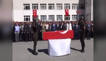 Bitlis'te şehit köy korucusu için tören