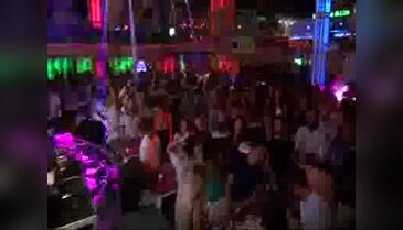Arto şarkılarıyla coşturdu, şakalarıyla güldürdü