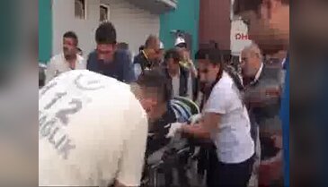 Motosikletli şüphelileri kovalayan trafik polisi kazayla kendini yaraladı