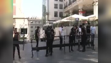 Ülkü Ocakları'ndan Alman Başkolosluğu önünde mehterli protesto
