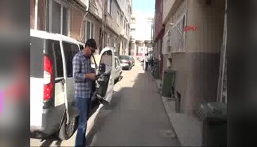 Bursa'da annesini döven üvey babasını bıçakladı