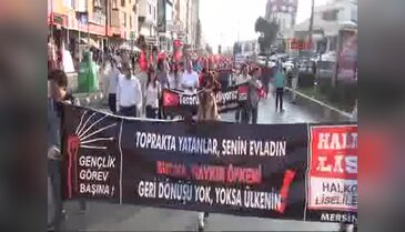 CHP'liler şehitlere saygı için yürüdü