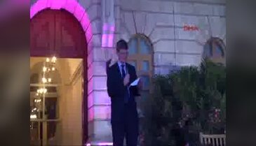 Şehit ve Gazi aileleri için İngiliz Sarayı'nda defile