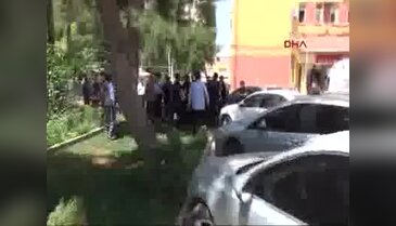 Siverek'te sevgili sandıkları gençlerin aileleri kavga etti