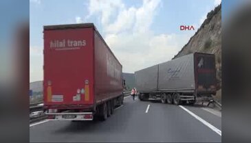 Arızalanan Tır'ı tamir etmeye çalışırken altında kalan sürücünün bacağı parçalandı