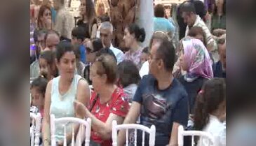 10 yaşındaki ödüllü Piyanist Christina CarrefourSa İçerenköy Alışveriş merkezinde
