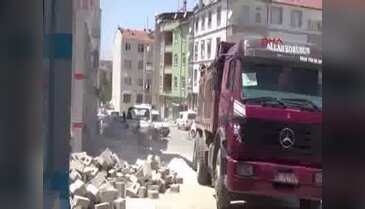 İş makinası doğalgaz hattındaki boruyu patlatınca paniğe neden oldu