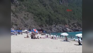 Alanya'da sahiller renklendi
