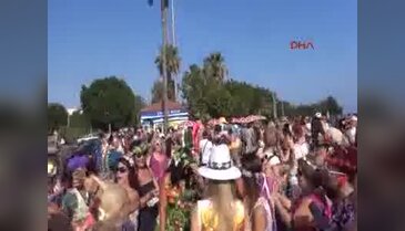 Antalya'da kadınlar çiçek açtı