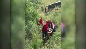 Yolcu minibüsü şarampole yuvarlandı 8 yaralı