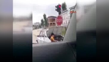 Otomobil bagajında tehlikeli yolculuk