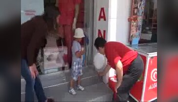 Alışverişte kaybolan 4 yaşındaki çocuk ailesine teslim edildi